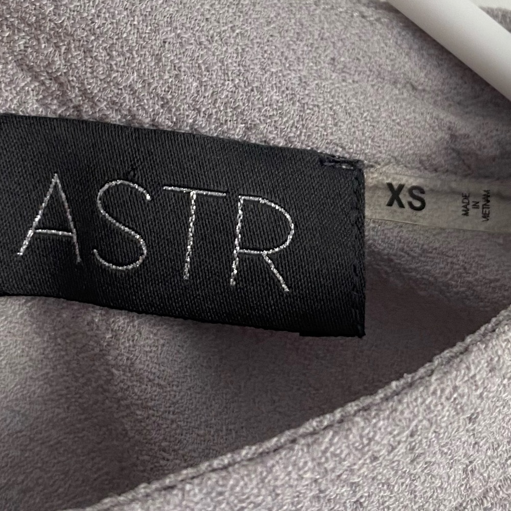 ASTR Light Gray Botton Back Blouse - Picture 5 of 6